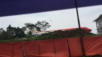 Pesawat aslinya adalah pesawat bekas Kartika Airlines. Pesawat sepertinya tengah diubah menjadi resto atau tempat makan yang lagi populer di Priangan Timur. Foto: Habibie