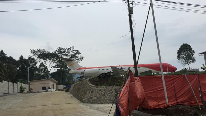 Pesawat bekas dengan livery kepresidenan di Ciawi Tasikmalaya, kemungkinan akan menjadi tempat cafe