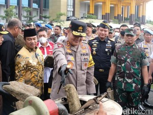 Akhir Tahun, Polda Riau Musnahkan 30 Ribu Botol Miras