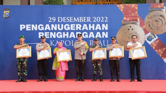 Polda Riau Musnahkan Puluhan Ribu Miras Ilegal dan Knalpot Brong