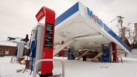 Sebuah pom bensin di Kota Buffalo, New York, ambruk, Selasa (27/12/2022) waktu setempat.