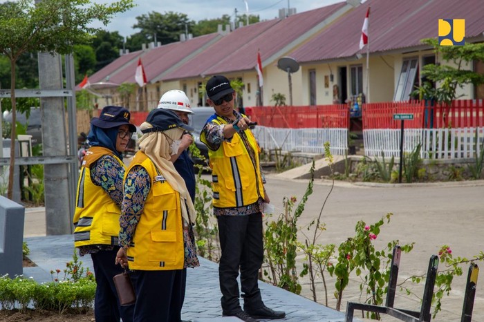Presiden Joko Widodo (Jokowi) meresmikan Hunian Tetap (huntap) Pascabencana Seroja di Desa Tambe, Kecamatan Bolo, Kabupaten Bima, Nusa Tenggara Barat Presiden Joko Widodo (Jokowi) meresmikan Hunian Tetap (huntap) Pascabencana Seroja di Desa Tambe, Kecamatan Bolo, Kabupaten Bima, Nusa Tenggara Barat.