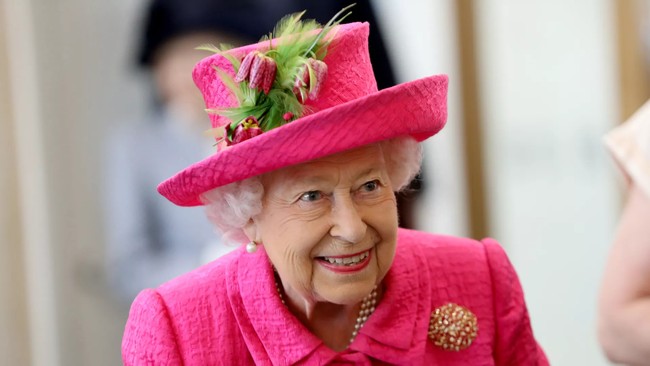 Ratu Elizabeth II adalah penguasa monarki Inggris dengan masa jabatan terlama sebelum wafat pada tahun 2022. Mendiang Ratu memiliki kekayaan mencapai US$ 600 juta atau sekitar Rp 11 triliun.  Foto: dok. Getty Image