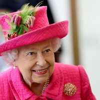 Ratu Elizabeth II adalah penguasa monarki Inggris dengan masa jabatan terlama sebelum wafat pada tahun 2022. Mendiang Ratu memiliki kekayaan mencapai US$ 600 juta atau sekitar Rp 11 triliun.  Foto: dok. Getty Image