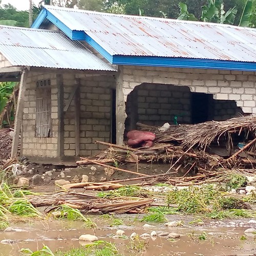 Rumah warga di Desa Naitae dan Desa Tuakau, Kupang, NTT, yang terdampak akibat meluapnya air Sungai Siumate .