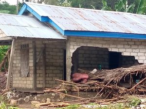 Bertambah! 27 Rumah di Kupang Hanyut Akibat Luapan Sungai Siumate