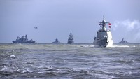 Latihan angkatan laut bersama yang dilakukan setiap tahun sejak 2012 tersebut melibatkan penembakan rudal dan artileri di Laut China Timur.