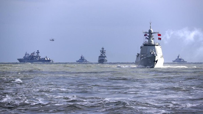 Rusia dan China akan menggelar latihan angkatan laut bersama di Laut China Timur pada 21-27 Desember.
