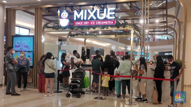 Selain di kawasan Cireundeu, gerai Mixue juga ramai di pusat perbelanjaan, salah satunya di Gandari City. (CNBC Indonesia/Andrean Kristianto)