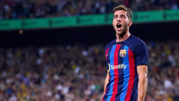 BARCELONA, SPAIN - OCTOBER 23: Sergi Roberto of FC Barcelona celebrates after scoring his teams second goal during the LaLiga Santander match between FC Barcelona and Athletic Club at Spotify Camp Nou on October 23, 2022 in Barcelona, Spain. (Photo by Alex Caparros/Getty Images)