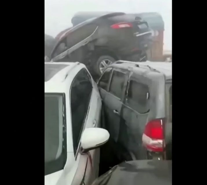 Tabrakan beruntun di China.