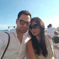 Setelah bercerai dari Tommy Soeharto, saat ini Tata diketahui tengah menjalin kasih dengan seorang bule yang disebut-sebut sebagai aktor Hollywood. Foto-foto kebersamaan keduanya banyak dibagikan Tata ke akun Instagram pribadinya. Foto: Instagram/@tatacahyani