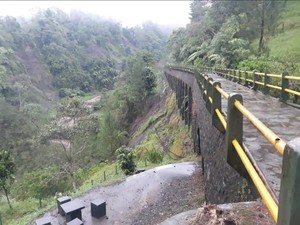 Kawasan Plunyon Lokasi Syuting KKN di Desa Penari Longsor Sejumlah Titik