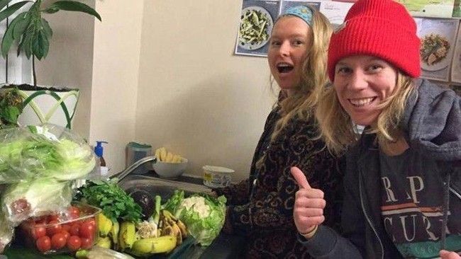 Tidak Malu, Orang-orang Ini Hidup dari Makanan yang Diambil dari Tempat Sampah