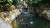 Wisata petualangan Lubuk Nyarai yang dapat ditempuh dengan treking sejauh 5,5 kilometer tersebut menyajikan air terjun dan kolam alami yang terbentuk oleh fenomena breksi atau pusaran air yang menggerus dinding kolam selama ribuan tahin, sehingga membuat kolam terus membesar.