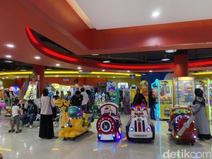 Cara Warga Sukabumi Wisata Bareng Anak Tanpa Takut Kehujanan