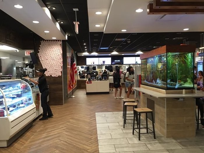 Wow! Seperti Ini Tampilan Gerai McDonald's Terbesar di Dunia Wow! Seperti Ini Tampilan Gerai McDonald's Terbesar di Dunia