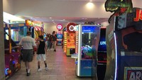 Kerennya, McDonald’s ini bukan sekedar restoran saja tetapi juga menjadi tempat hiburan. Ada lebih dari 100 game arcade yang bisa dimainkan nih.  Foto: onlyinyourstate.com