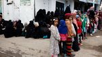 Foto Warga Yaman Berebut Makanan, Perang Bikin Mereka Kelaparan