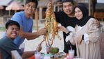 Akrab dengan Artis, Ini Momen Putra Siregar saat Makan Bareng Ruben Onsu dan Lesti Billar