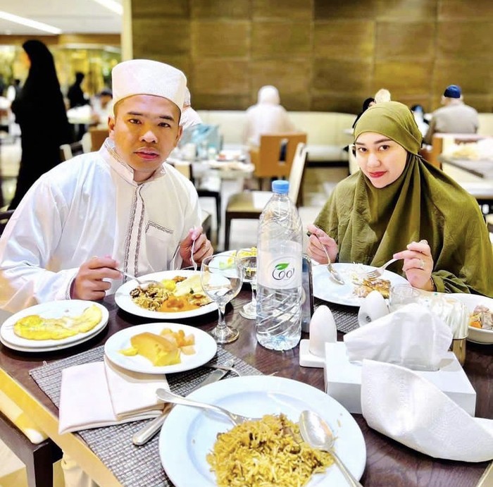 Akrab dengan Artis, Ini Momen Putra Siregar saat Makan Bareng Ruben Onsu dan Lesti Billar
