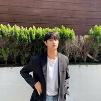 Kim Jae WonSetelah membintangi Our Blues, Kim Jae Won mulai banyak follower. Penampilannya di drama terbaru pun dinantikan para penggemar. Foto: Instagram
