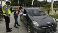 Petugas gabungan dari PT Hutama Karya, kepolisian dan TNI menggelar Operasi Mengantuk (microsleep) dan Kelayakan Kendaraan di KM 306 ruas tol Terbanggi Besar Pematang Panggang, Kayu Agung (Terpeka) Kabupaten Mesuji, Lampung, Jumat (30/12/2022).