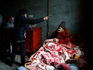 Anak Muda di China Kesulitan Cari Kerja, Akhirnya Pilih Rawat Kakek-Nenek dan Digaji