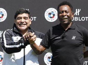Pele dan Maradona Kini Main Sepakbola Bersama di Surga