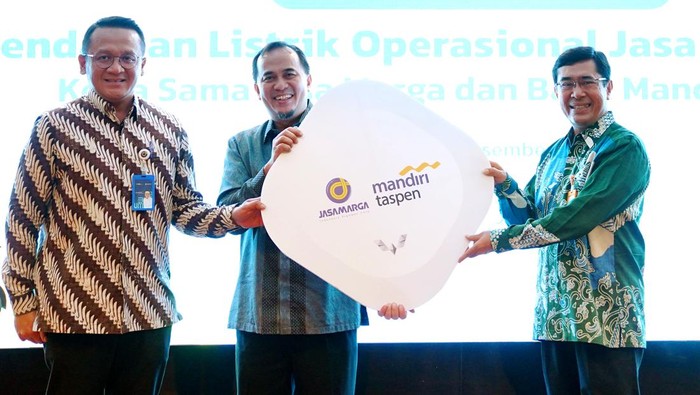 Dukungan Nyata Bank Mantap Kurangi Emisi Gas Karbon Bank Mantap memberikan mobil listrik untuk mendukung operasional Jasamarga serta dukungan nyata untuk mengurangi emisi gas karbon.