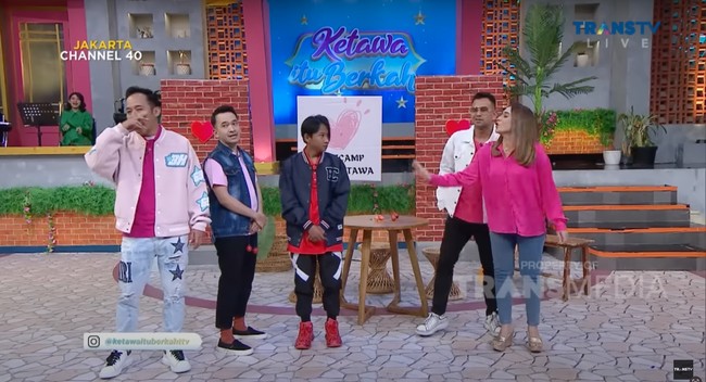 Tak banyak yang tahu, Fajar sempat merilis lagu berjudul Ayya (Cinta Tak Selamanya Indah). Lagu tersebut terinspirasi dari kegalauannya. Foto: YouTube/Trans TV Official