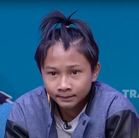 Fajar Sad Boy viral karena video dirinya yang tengah menangis sesenggukan akibat patah hati. Bahkan namanya sempat menjadi trending topik di Twitter Indonesia pada Senin (26/12/22). Foto: YouTube/Trans TV Official