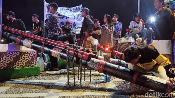 Festival meriam bambu dalam acara Lovely December 2022 Tana Toraja.