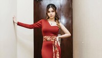 Setelah mendapat penglihatan, Frislly Herlind menemui keluarga sahabat dan menceritakan semua. (Foto: dok Instagram)