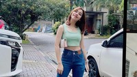 Potret manis Frislly Herlind. (Foto: dok Instagram)