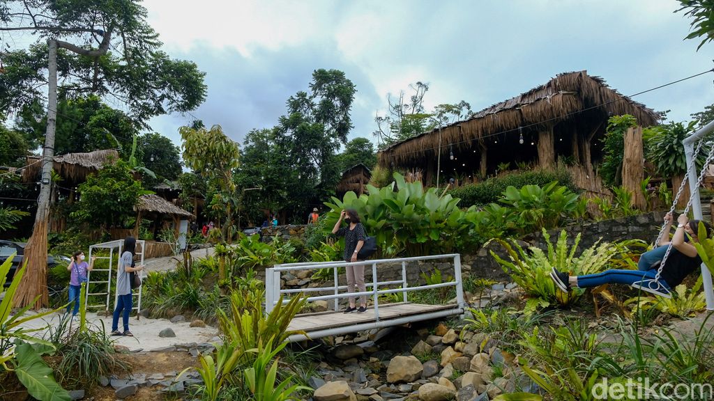 Gaya Rimba Resto Alam di Sentul, Bogor