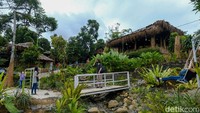 Tak cuma bisa makan dan lihat pemandangan, pengunjung juga dapat menikmati aneka permainan di Gaya Rimba Resto Alam Bogor. Foto: Andhika Prasetia/detikcom