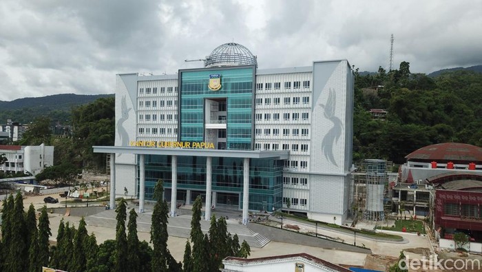 Gubernur Papua Lukas Enembe meresmikan kantor Gubernur Papua.