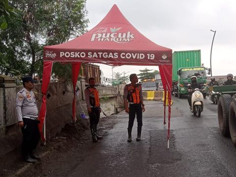 Hanya satu dari dua lajur yang dibuka setelah Jembatan Marunda-Cilincing ini mengalami roboh pagar. 30 Desember 2022. (Dok Dishub DKI)