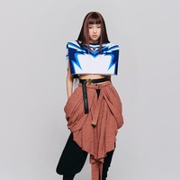 Satu lagi personel NewJeans yang termasuk dalam daftar idol KPop wanita terpopuler di Januari 2023. Hyein baru diumumkan sebagai brand ambassador Louis Vuitton di usianya yang menginjak 14 tahun. Sebelum debut, dia telah mengawali kariernya sebagai model cilik. Foto: Louis Vuitton