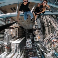 Di Instagram, Ivan Beerkus dan Angela Nikolau mengaku senang bisa memuncaki gedung tertinggi di Malaysia itu. Meski pemandangannya terlihat menakjubkan, adegan mereka dianggap berbahaya dan ilegal. Apalagi Ivan sendiri sendiri mengakui sering menerobos gedung tanpa izin yang pernah membuatnya dipenjara.Foto: Instagram @beerkus