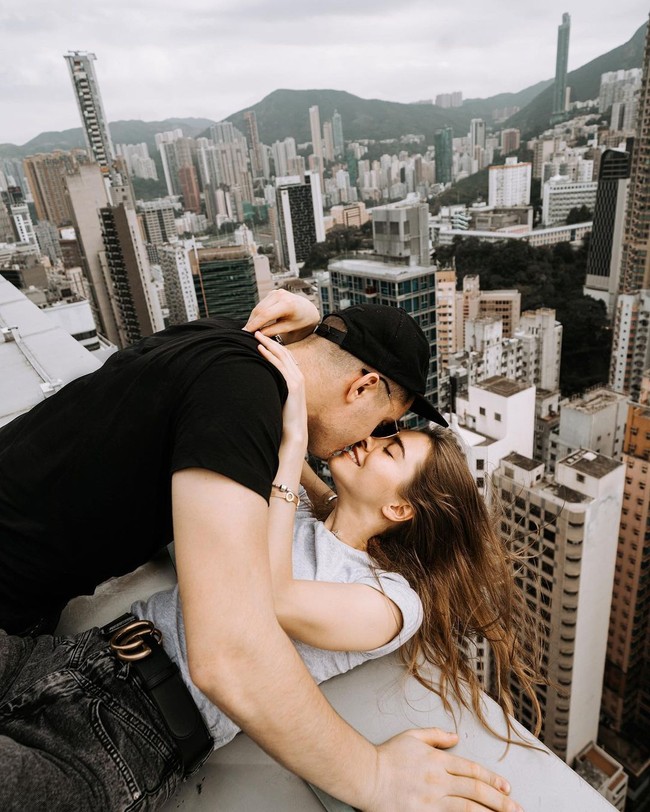 Di Twitter, Angela sendiri mengaku bangga dengan pencapaian terbaru mereka. Aku melakukan hal gila dan kabur dari penjara, itu seperti mimpi buruk dengan akhir bahagia. Aku telah memanjat gedung kedua tertinggi di dunia, Merdeka Tower. Tidak ada yang pernah melakukannya sebelumnya, tulis Angela.Foto: Instagram @beerkus