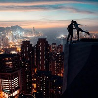 Dalam sebuah foto yang sudah dihapus, Ivan memang tampak menggunakan tangga internal untuk mencapai puncak bangunan. Foto: Instagram @beerkus