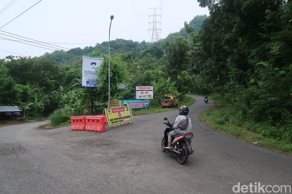 Jika sampai di atas Jalur Cinomati pengendara dapat melihat pemandangan Kabupaten Bantul dari ketinggian. Jika sampai di atas Jalur Cinomati pengendara dapat melihat pemandangan Kabupaten Bantul dari ketinggian.