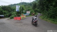 Jika sampai di atas Jalur Cinomati pengendara dapat melihat pemandangan Kabupaten Bantul dari ketinggian.