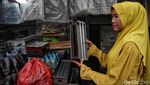 Jelang Malam Tahun Baru, Arang dan Alat Bakar Ikan Laris Manis