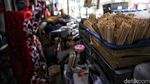 Jelang Malam Tahun Baru, Arang dan Alat Bakar Ikan Laris Manis