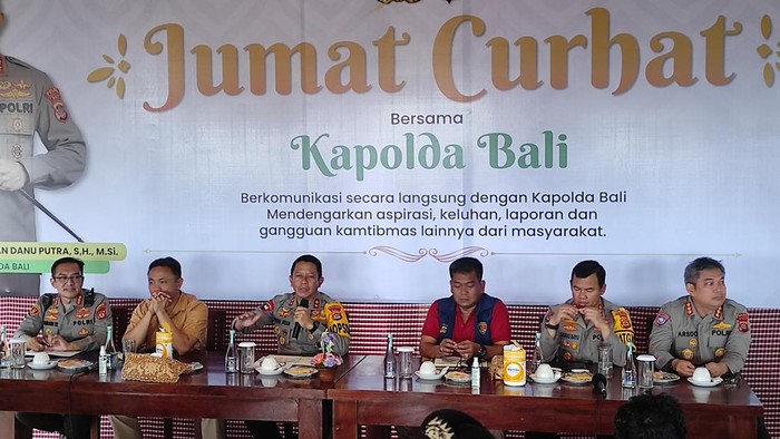 Kapolda Bali Irjen Putu Jayan Danu Putra bertemu masyarakat dalam agenda Jumat Curhat di Taman Inspirasi Muntig Siokan, Kota Denpasar, Jumat (30/12/2022).