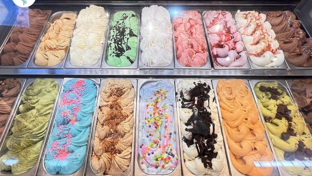 Surabaya dikenal sebagai kota yang panas. Berikut ini sederet kedai es krim untuk menyejukkan mulut.