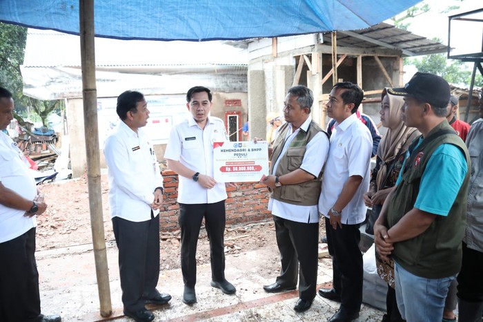 Kementerian Dalam Negeri (Kemendagri) dan Badan Nasional Pengelola Perbatasan (BNPP) membangun fasilitas mandi, cuci, kakus (MCK) dan sanitasi air bersih untuk korban bencana gempa di Kabupaten Cianjur, Jawa Barat.